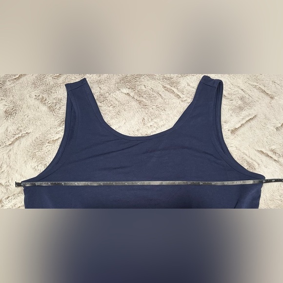 Lou & Grey Signaturesoft Lite Crossover Pocket Dress - Picture 4 of 11